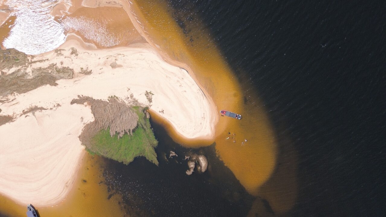 Vista aérea da Praia do Toronó - Passeio das Tartarugas Amazônicas - Alter do Chão - PA - Vamos Trilhar
