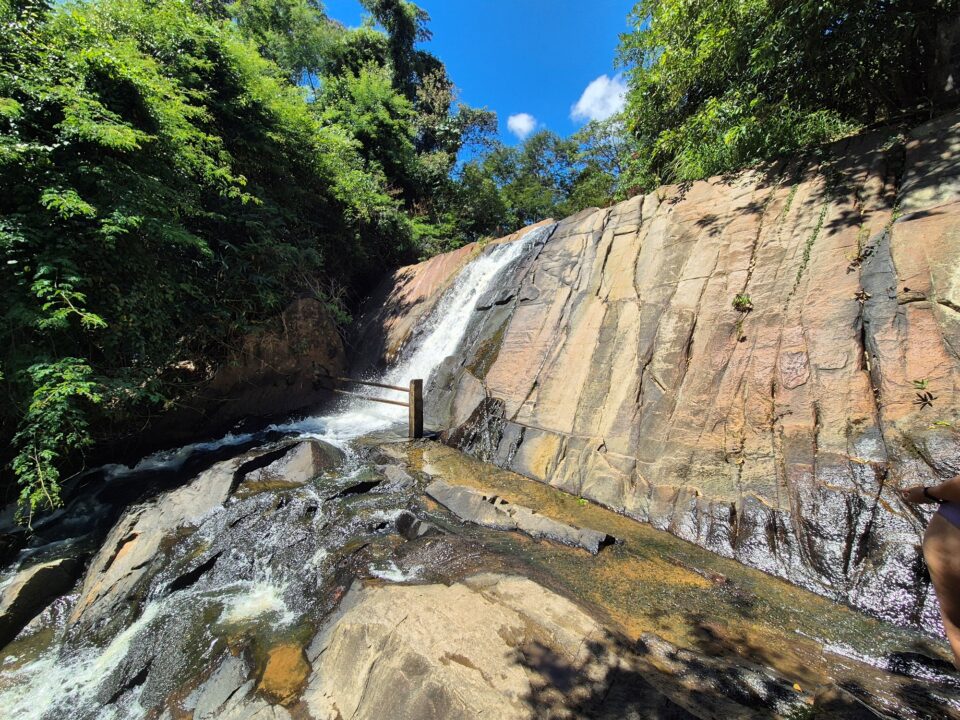A Cascatinha do Hotel Fazenda Cascatinha - Piraí - RJ - Vamos Trilhar