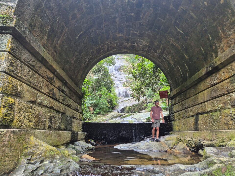 Arco da Ponte da Cascatinha Taunay - Mirante da Cascatinha - Floresta da Tijuca - RJ - Vamos Trilhar