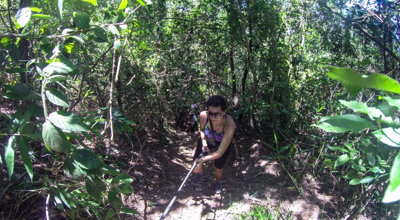 Chegando ao Mirante Dona Marta Por trilha pela comunidade Santa Marta a experiência completa - Vamos Trilhar