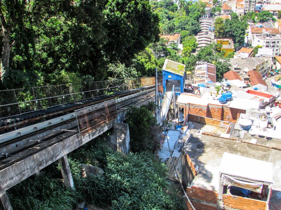 O bondinho do Santa Marta e a primeira UPP do Brasil - Vamos Trilhar