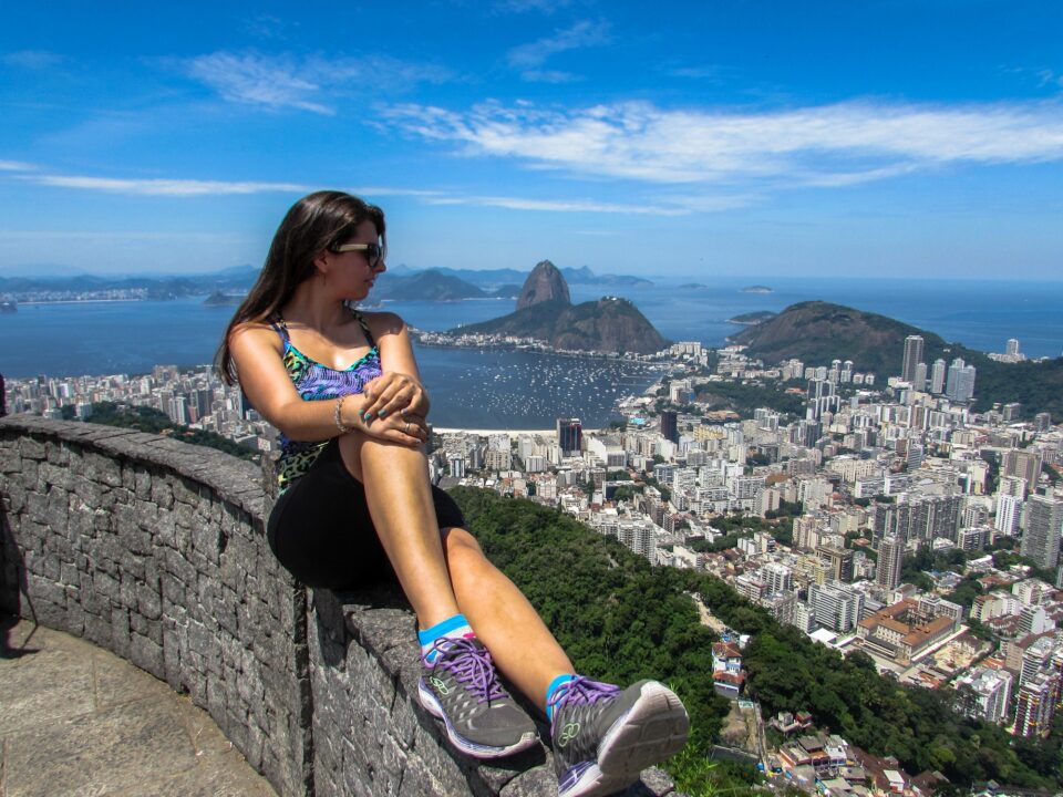 O que é o Mirante Dona Marta e por que ele é diferente dos outros mirantes do Rio - Vamos Trilhar