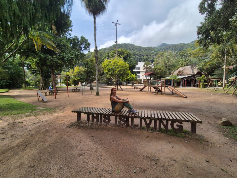 Placa na Praça Afonso Viseu - Mirante da Cascatinha - Floresta da Tijuca - RJ - Vamos Trilhar