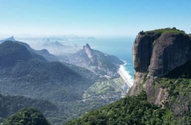 Lendas da Pedra da Gávea: fenícios, Agartha e o rosto na pedra