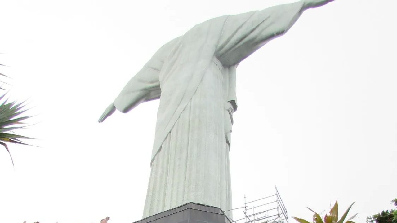 obras-no-cristo-redentor-visitacao-pela-metade